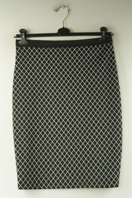 Spódnica czarna w białą kratkę