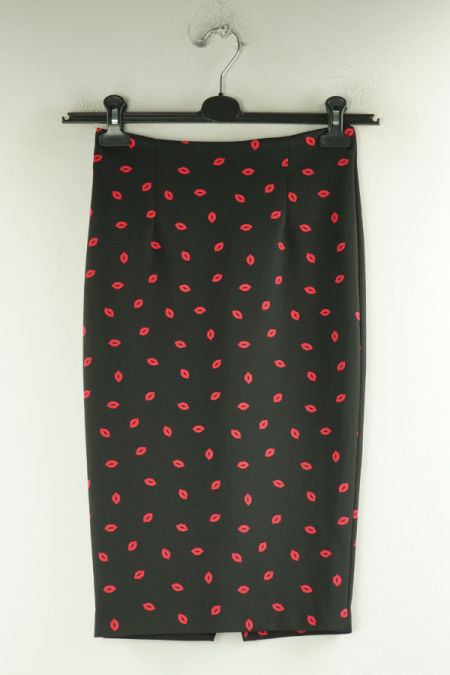 Spódnica czarna w usta