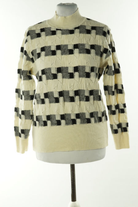 Sweter beżowy w biało czarne krateczki 