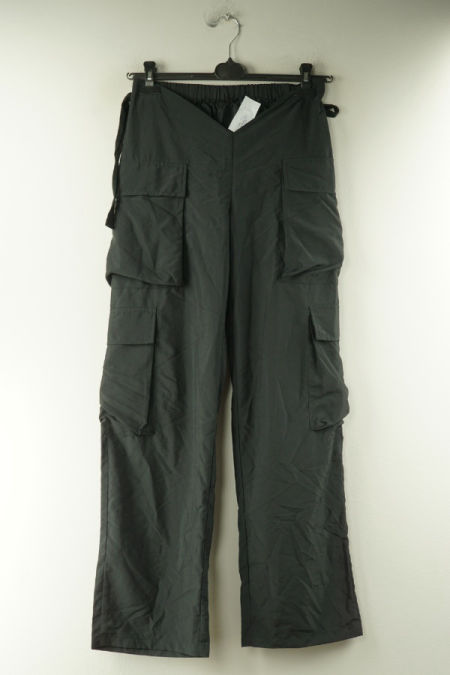 Spodnie czarne z dużymi kieszeniami