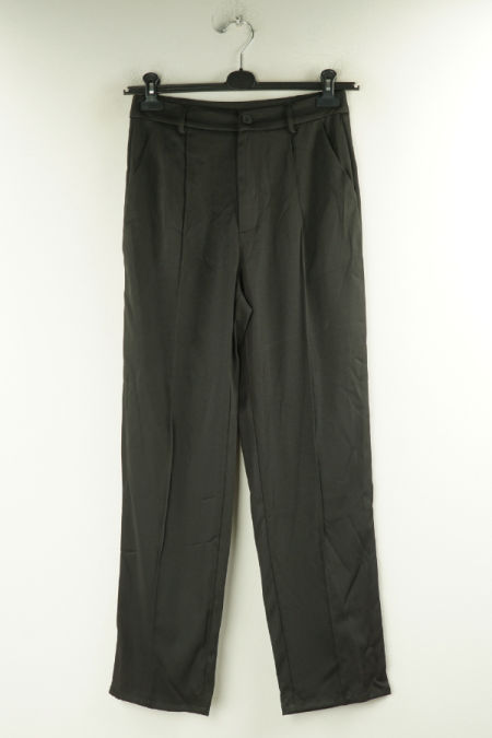 Spodnie czarne z kantem