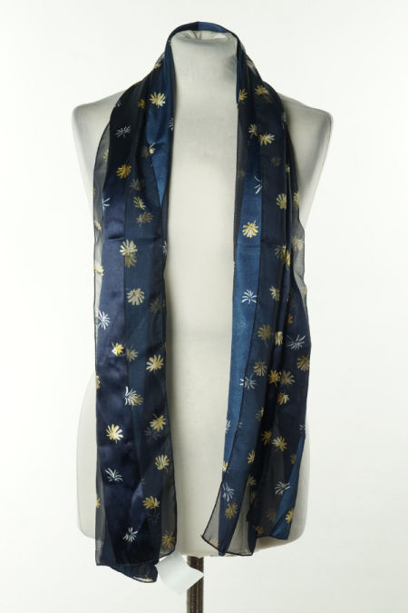 Szal cienki granatowy we wzory