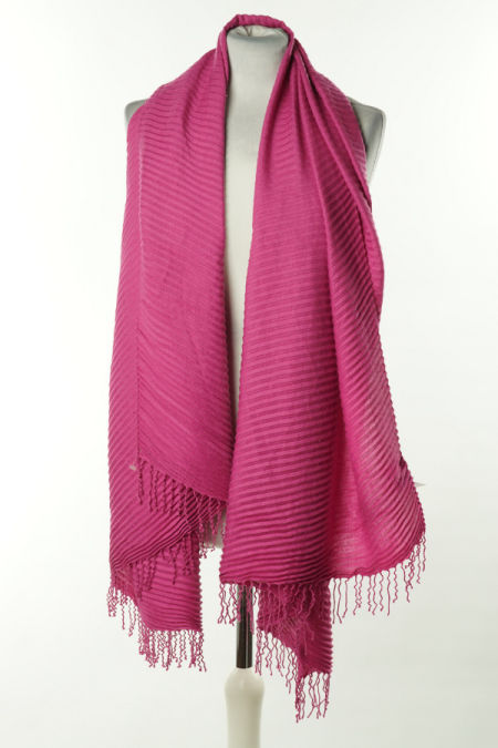 Szal różowy plisowany