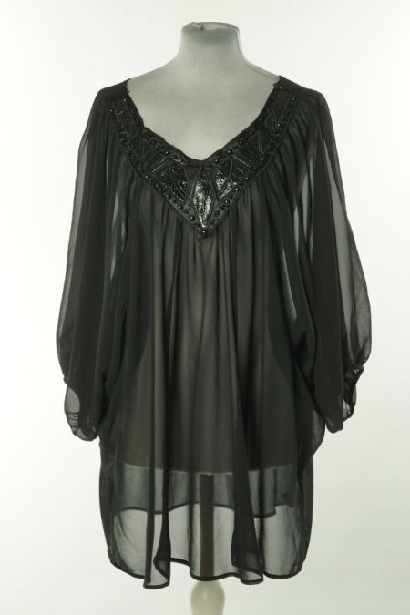 Bluzka czarna z dżetami przy dekolcie