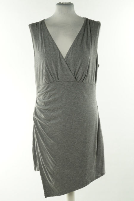 Sukienka szara z dekoltem V