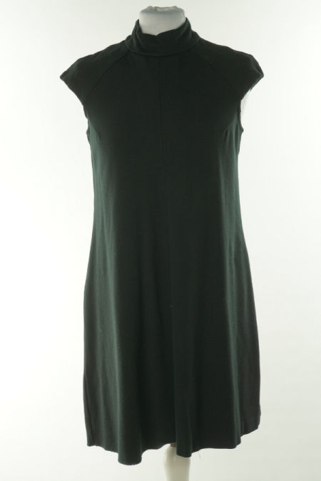 Sukienka czarna ze stójką