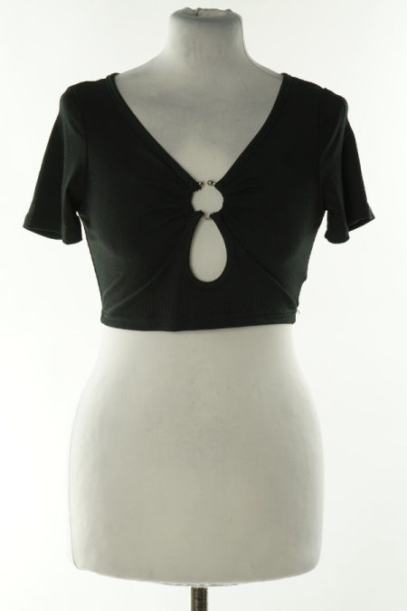 Top czarny prążkowany z wycięciem