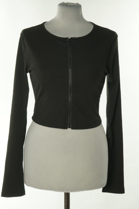 Bluzka czarna prążkowana zapinana na suwak