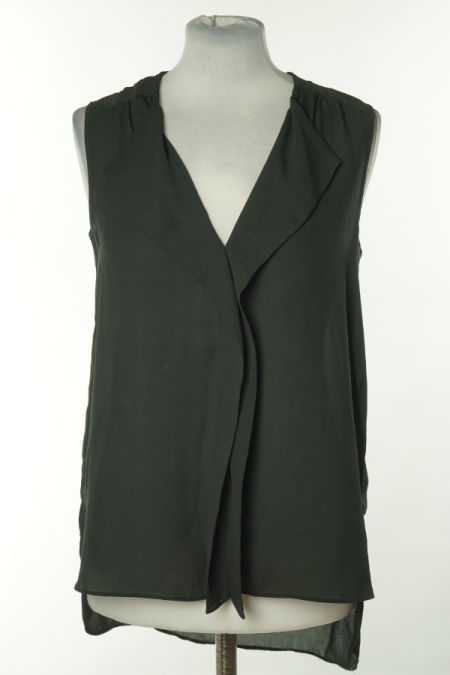 Bluzka czarna z falbanką