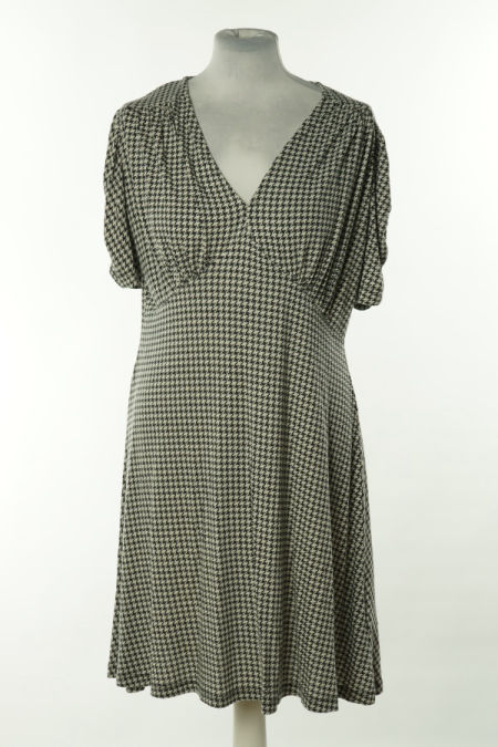 Sukienka biało-czarna w pepitkę