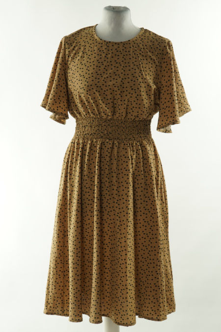 Sukienka beżowa w czarne serduszka