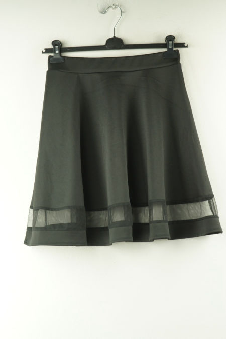 Spódnica czarna z siateczką ozdobną 