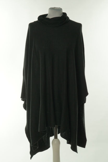 Ponczo czarne sweterkowe