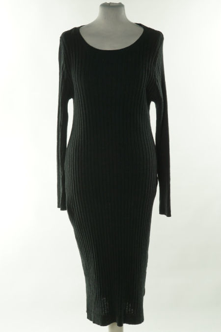 Sukienka czarna prążkowana sweterkowa