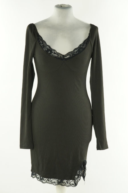 Sukienka czarna prążkowana z koronkową wstawką