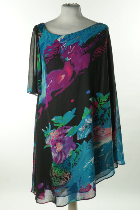 Sukienka czarna w fioletowo-niebieskie kwiatki