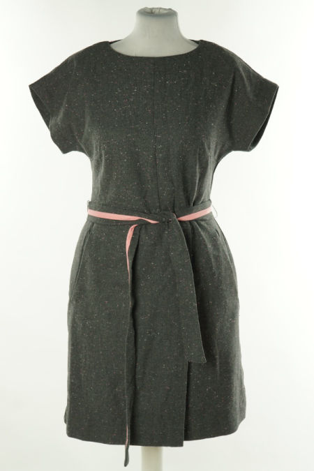 Sukienka szara z paskiem