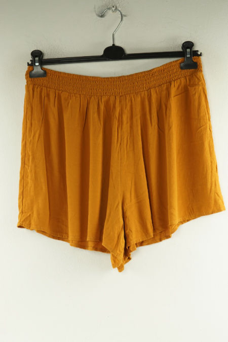 Krótkie spodenki materiałowe miodowe