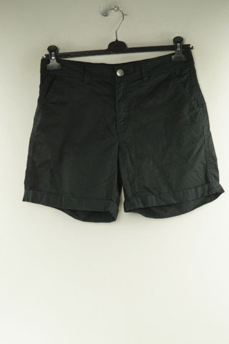 Krótkie spodenki materiałowe czarne
