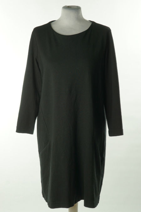 Sukienka czarna gładka z kieszeniami