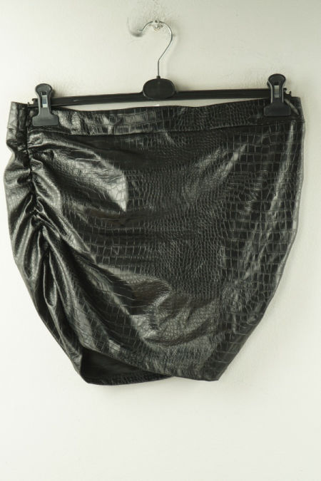 Spódnica czarna ekoskóra drapowana