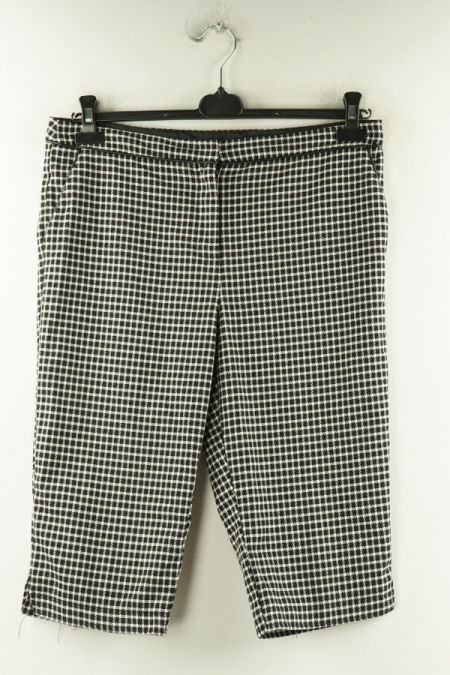 Spodnie 3/4 biało-czarne w kratkę