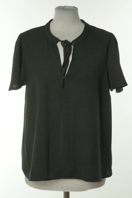 Bluzka czarna z wiązaniem przy dekoldzie