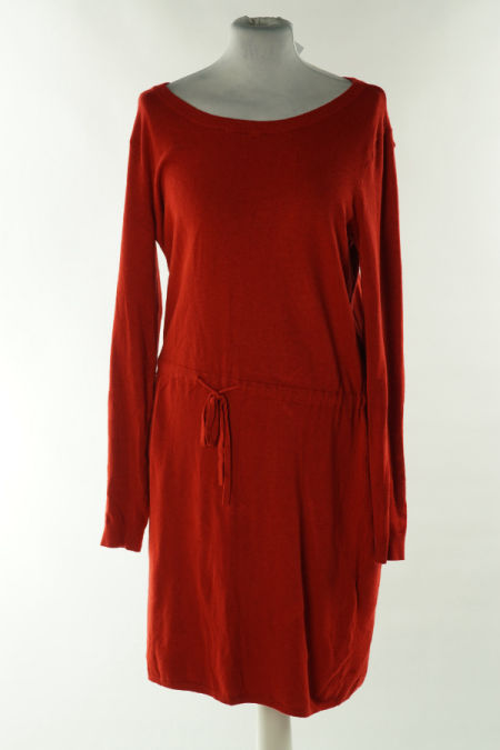 Sukienka czerwona sweterkowa z gumką w talii