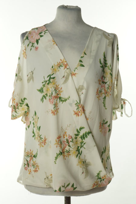 Bluzka z opadającymi rękawkami biała w kwiaty i ptaki