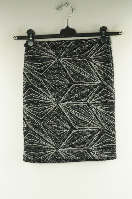Spódnica czarna ze srebrną nitką