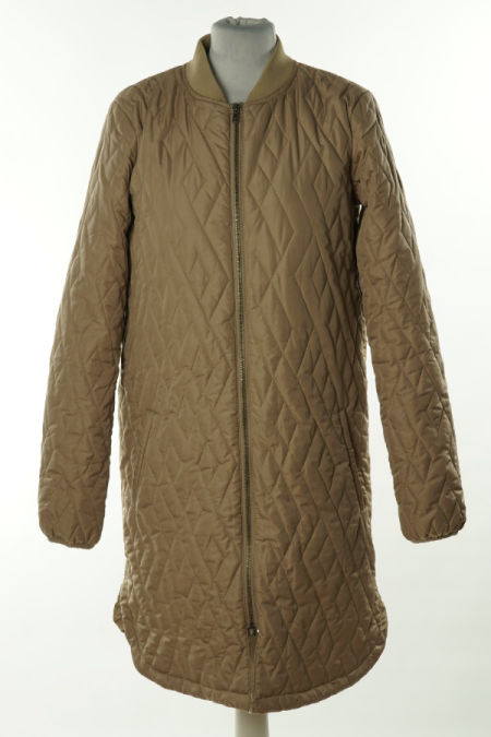 Płaszcz beżowy pikowany