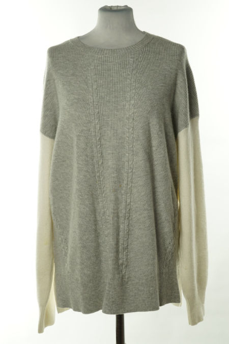 Sweter szary z białymi rękawami