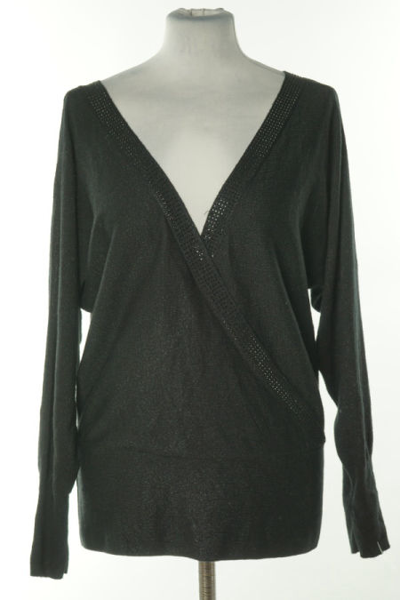 Sweter czarny z cekinowym zdobieniem