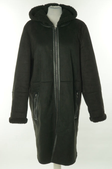Płaszcz czarny kożuszek