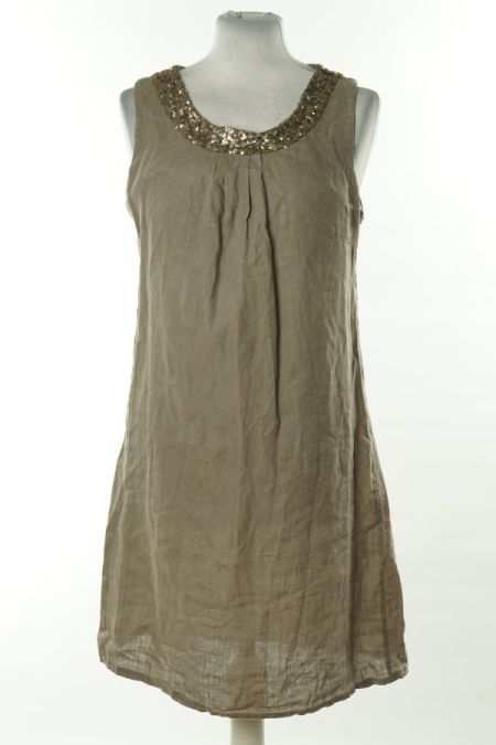 Sukienka beżowa z cekinowym zdobieniem