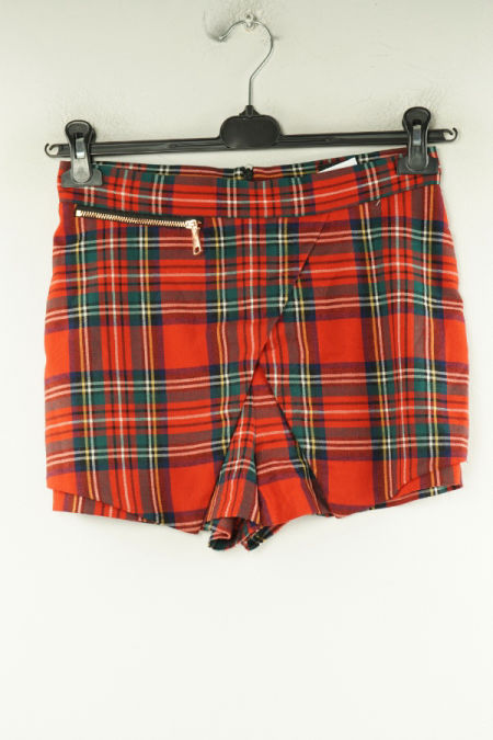 Krótkie spodenki materiałowe czerwone w kratkę