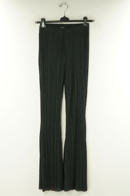 Spodnie czarne plisowane