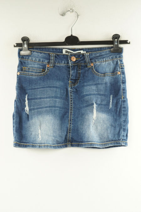 Spódnica niebieska jeansowa z przetarciami