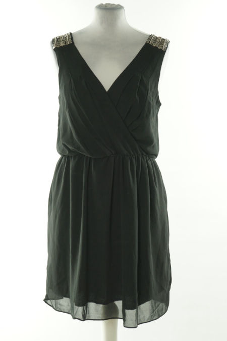 Sukienka czarna z ozdobnymi ramionami