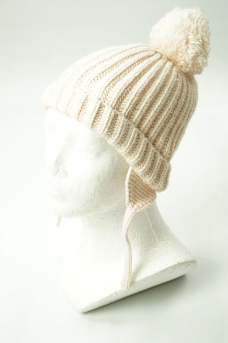 Czapka w kolorze pudrowego różu