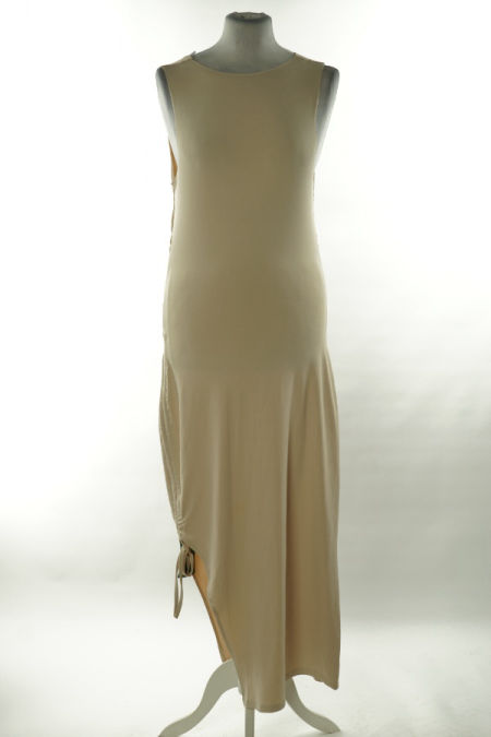 Sukienka beżowa gładka ze ściągaczami