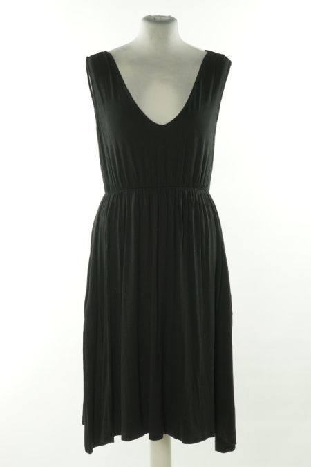 Sukienka czarna na cienkich ramiączkach