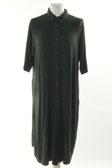 Sukienka czarna gładka koszulowa