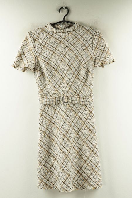 Sukienka biała w kratkę