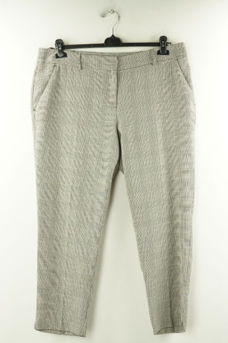 Spdonie biało - czarne kratka