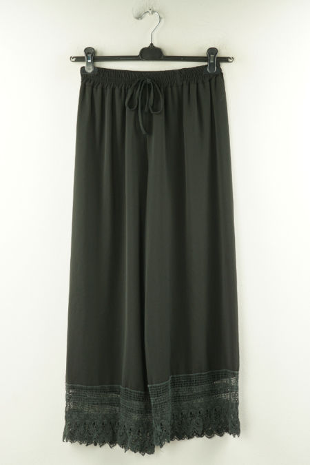 Spodnie z gumką w talii czarne z ażurową wstawką