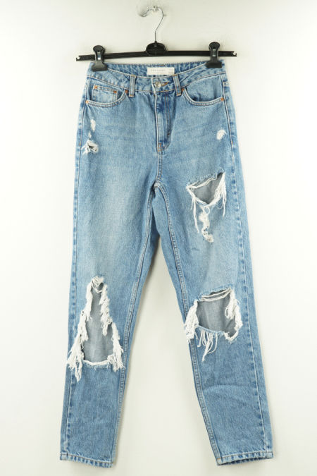 Spodnie niebieskie jeansowe z dziurami i przetarciami