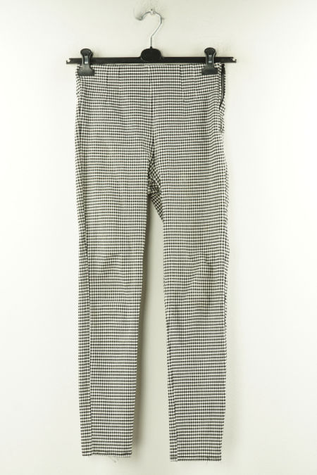 Spodnie w biało - czarną kratkę