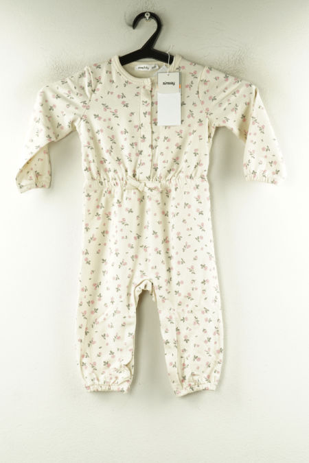 Pajac beżowy w różowe kwiatki