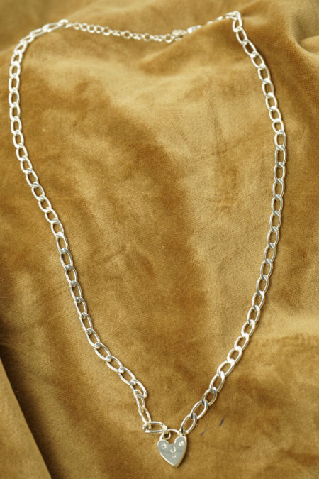 Naszyjnik w srebrnym kolorze